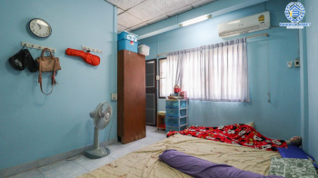 *****ทาวน์เฮ้าส์มือสอง ซอยบางแวก46 บางแวก เนื้อที่เยอะถึง 16 ตร.ว. ฟังก์ชัน 2 ห้องนอน 2 ห้องน้ำ 1 ที่จอดรถ ทำเลดี เดินทางสะดวก เชื่อมต่อได้หลายเส้นทาง ใกล้เดอะมอลล์ บางแค รถไฟฟ้าสายสีน้ำเงิน "สถานีภาษีเจริญ" และทางด่วน "กาญจนาภิเษก"